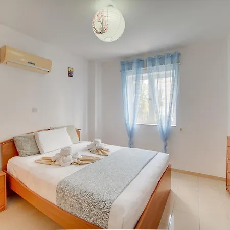 Cozy Mackenzie Getaway 라르나카