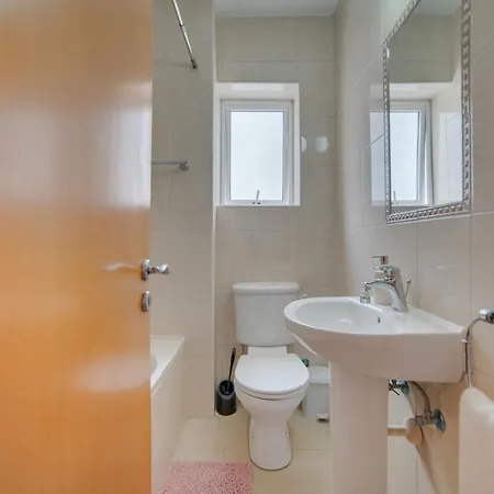 Cozy Mackenzie Getaway * 라르나카